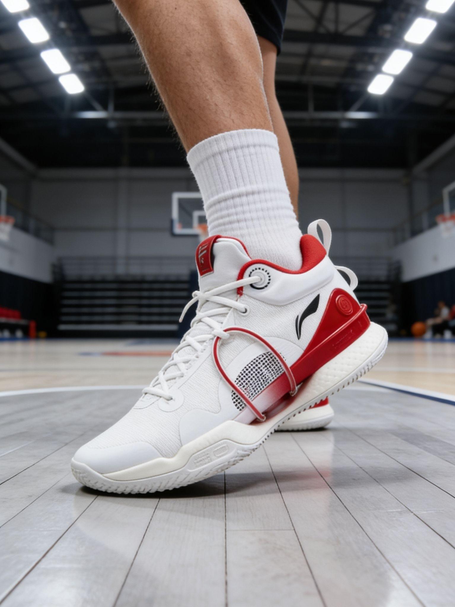 打球时最需要的安全感,这双李宁闪击8 Premium全给你了✨